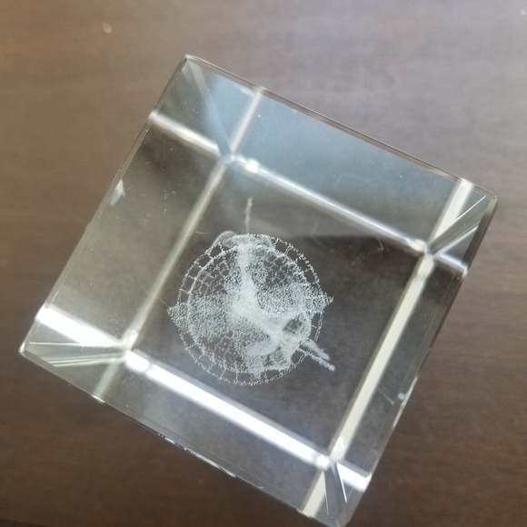 Engraved Crystal 3D Glass Art Flower Decor Gift Keepsake Paperweight 2x2x3 - Picture 5 of 6